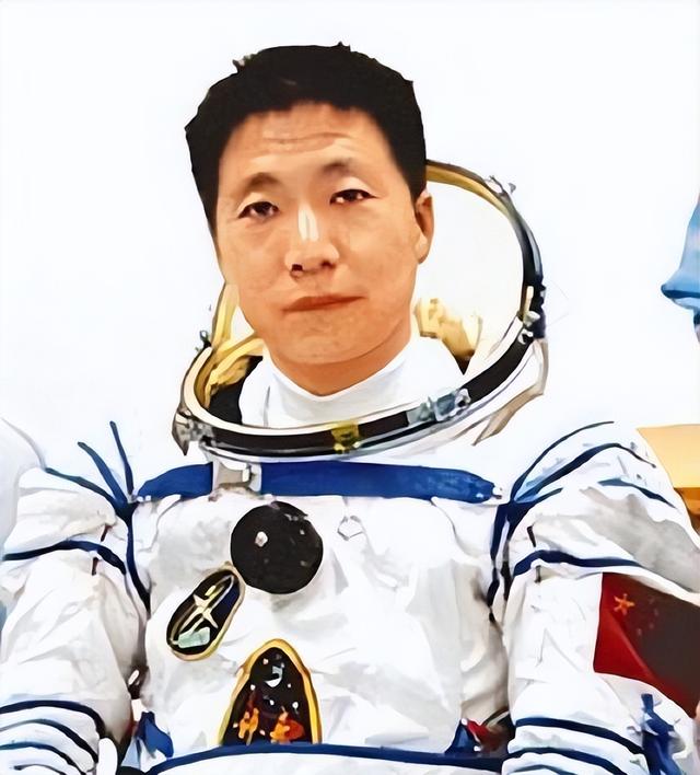 杨利伟夫人温柔美丽，被婆婆一眼看中，为丈夫放弃工作毅然随军！