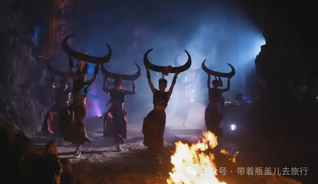 重庆最偏远区县，惨遭两条高铁绕道而过，神秘文化暗藏世界级秘境