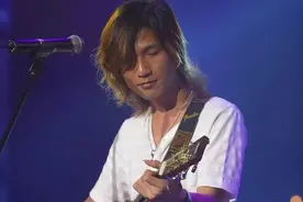 陈楚生，遭索赔227亿违约金，妻子仍不离不弃，结婚13年依旧恩爱图片