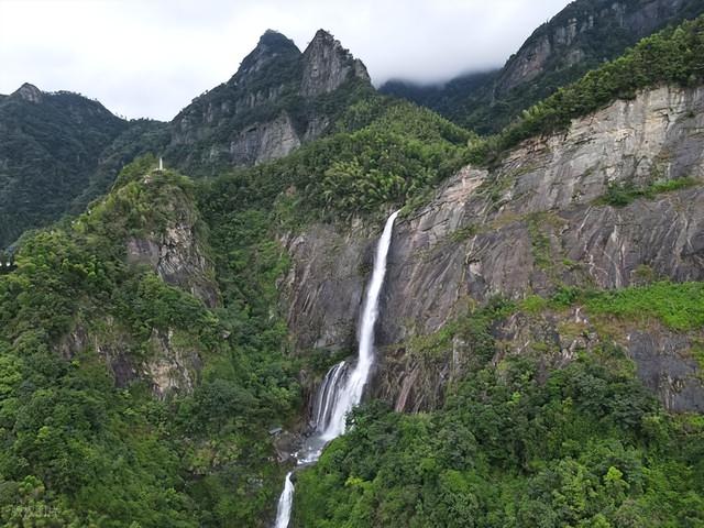 此生必爬的十大名山：从人间仙境到极限挑战，你敢来征服吗？