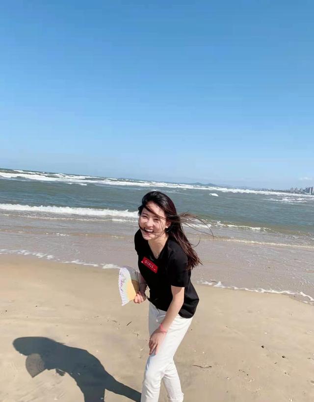 “跳水女神”陈若琳：肤白貌美，身材丰腴傲人，眼神勾魂有魅力