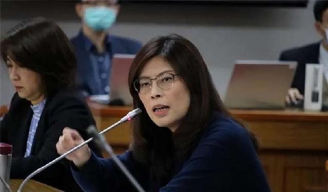 郑丽文说想到北京谈后，民进党急了，发声阻扰，郑丽文7个字反击