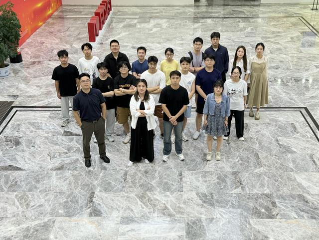 华理团队联合打造晶圆级光刻胶沉积技术，成功通过下一代光刻验证