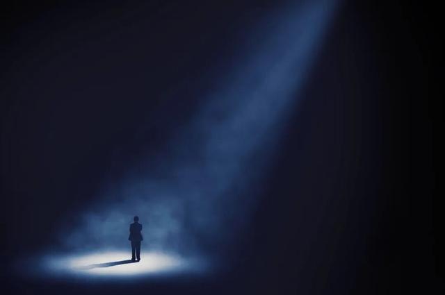 当众出丑，如何用一句话安慰对方？