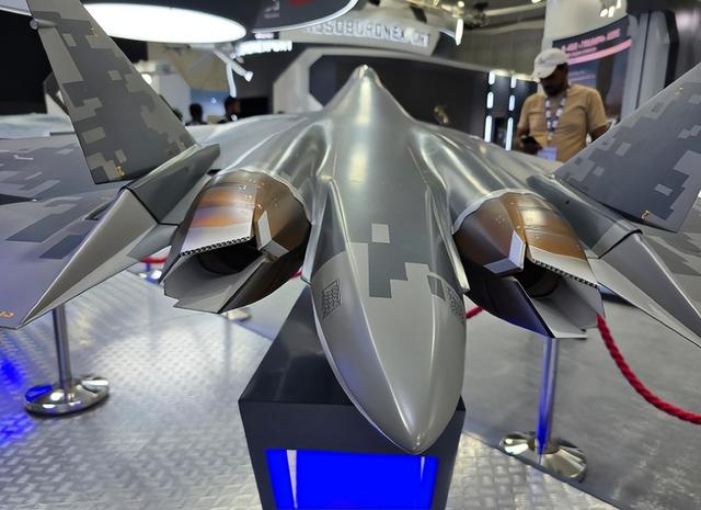 俄罗斯战机换上"两瓣嘴"，苏57重大升级揭秘，超机动性能再上台阶