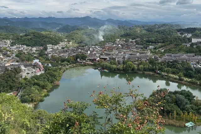 青岩古镇：贵州的避暑胜地与历史瑰宝！