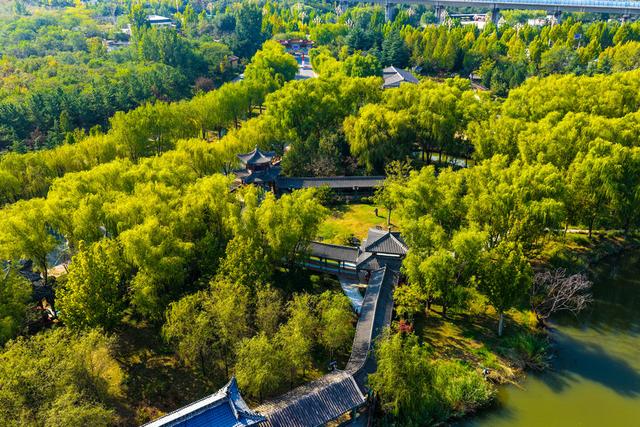 深秋泰安陡山河