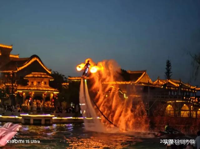 开封文旅竞相变出新花样:共享单车无线充电、开封府夜游90元