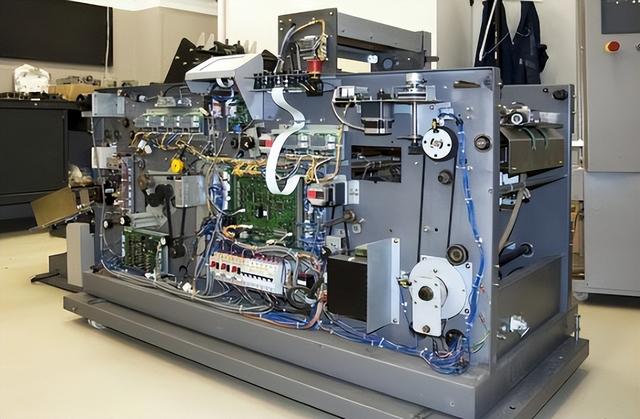 美荷两国曾同时发声，对中国独立研发的光刻机技术给予了强烈批评