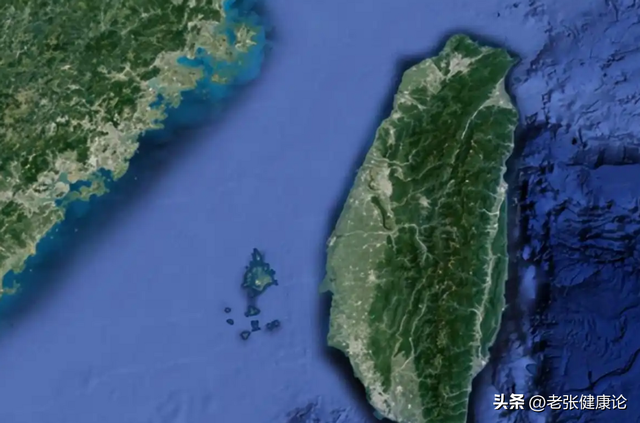美专家：当美军第一波导弹干掉中国航母或两栖舰后，希望中国退让