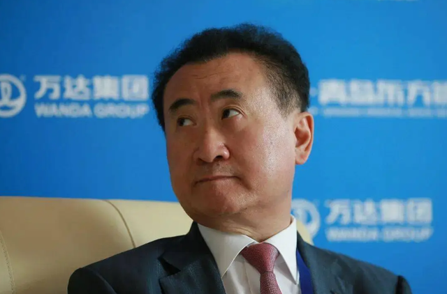 王健林“上岸”王思聪“落水”，王健林父子陷债务“连环劫”！