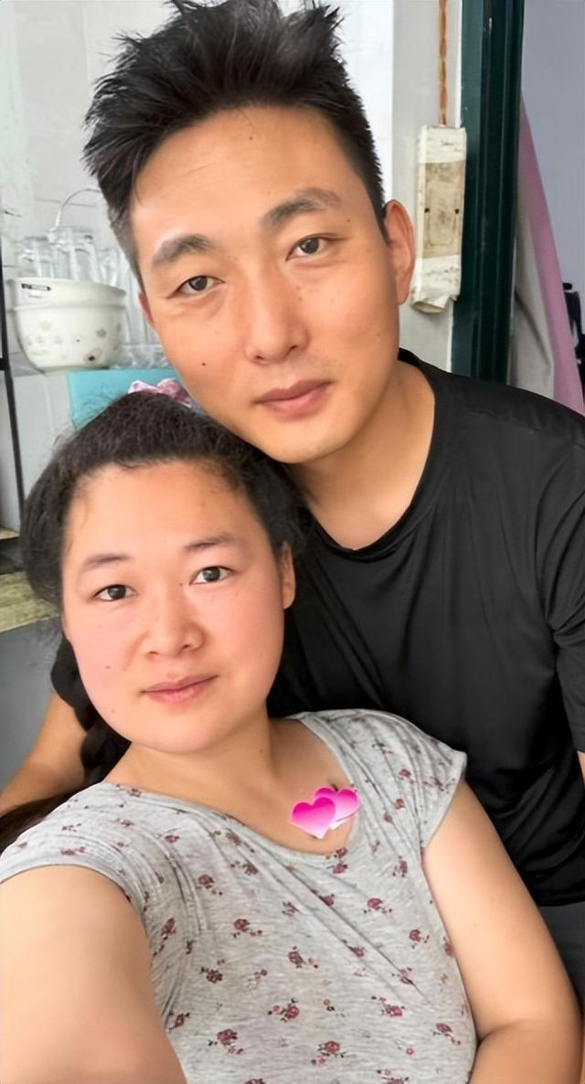 “风扇坏了”小玉：1天带货2场，被嘲吃相难看，凭啥销售额破百万