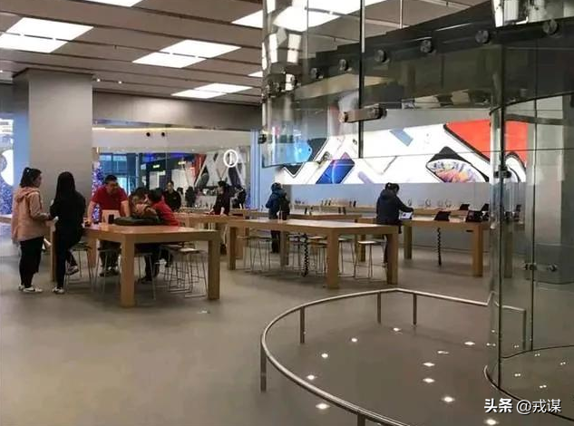iPhone17销量上涨14%，但苹果却亏惨了！问题出在关税还是自己？