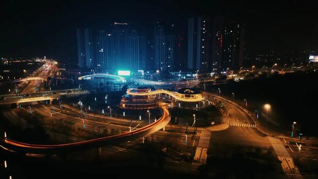 白天能量满满，晚上赛博朋克！射洪这个地方不得了