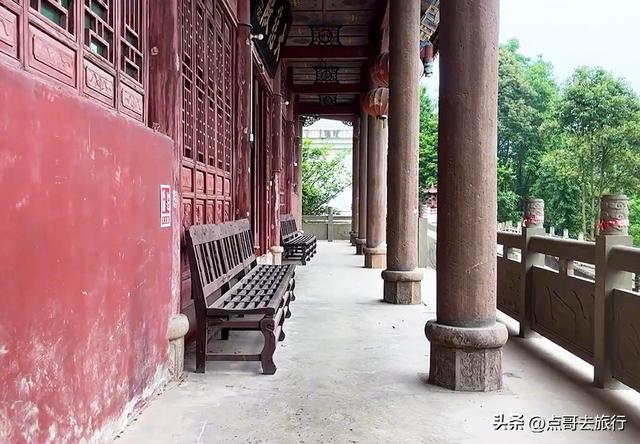 成都彭州被冷落的寺庙，殿宇壮观恢宏，位置堪称上乘，不要门票！