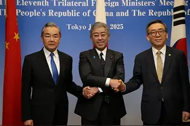 陈冰：王毅一语道出中日韩三国“未来志向”图片