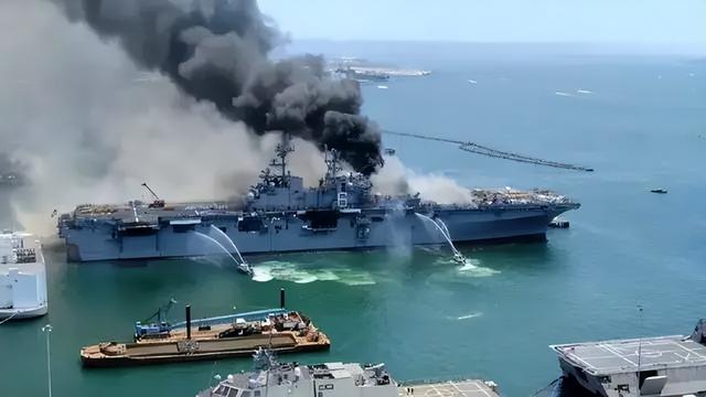 美军舰燃烧12小时，多次向日本求援，双方因一细节吵到不可开交