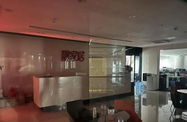 暴雷！广东知名董事长跳楼，公司停业破产清算，近百家门店全关闭