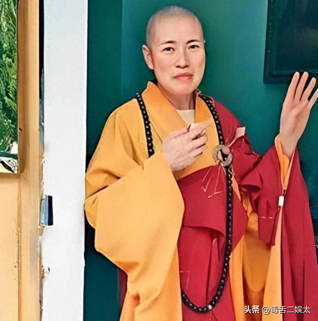 风流尼姑释智定：白天念经晚上夜店，东窗事发时，屋里还藏着假发