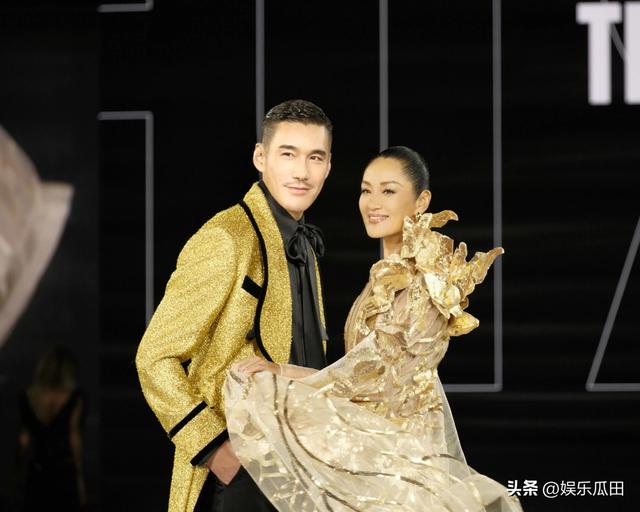 胡兵瞿颖巴黎时装周走秀