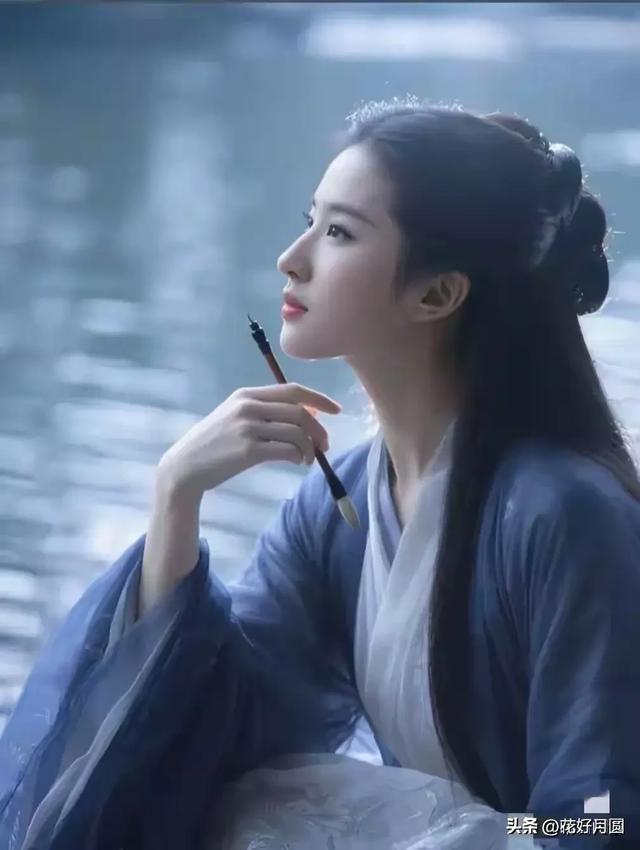 2025中秋晚会，神仙姐姐刘亦菲嫦娥造型惊艳全网，仙女下凡具象化