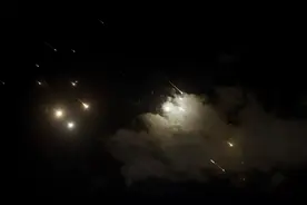 伊朗发射“法塔赫”导弹，末端变轨突破以防空，是超高声速导弹吗图片