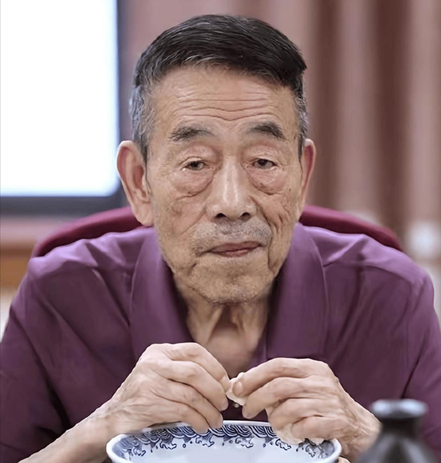 梁小龙被曝离世2天，私生活被扒底朝天，原来他和杨少华处境一样