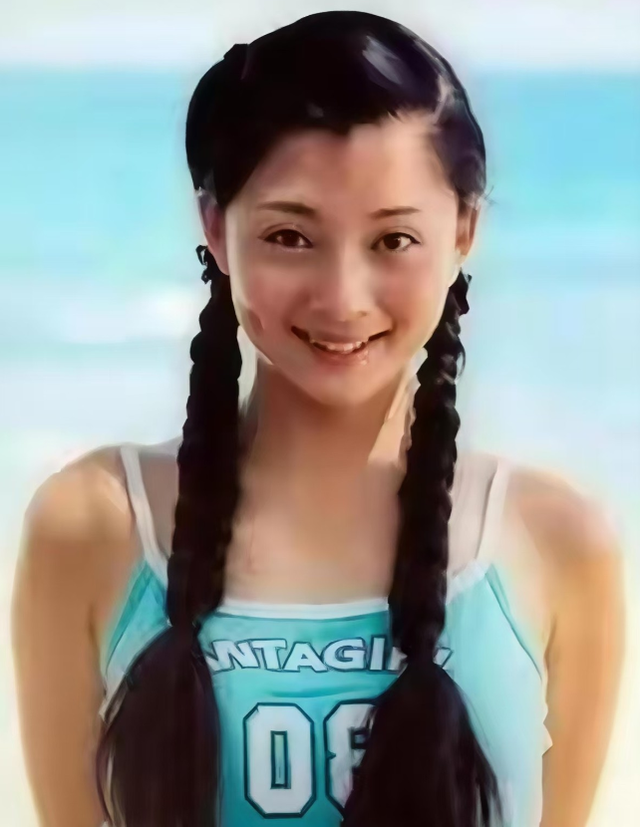 她是演员中的女富豪，豪车多的开不过来，如今45岁却活得像20岁