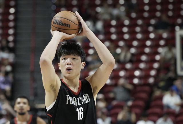 杨瀚森3个月增重16斤，副作用不会投篮了，训练9中3，自己都摇头