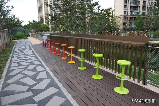 实拍江苏苏州昆山花桥梅浦河海绵城市公园，“会呼吸”的绿地