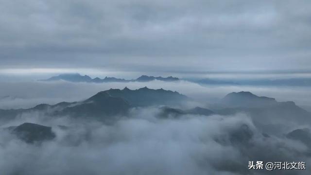 云海漫金山，一眼千年梦