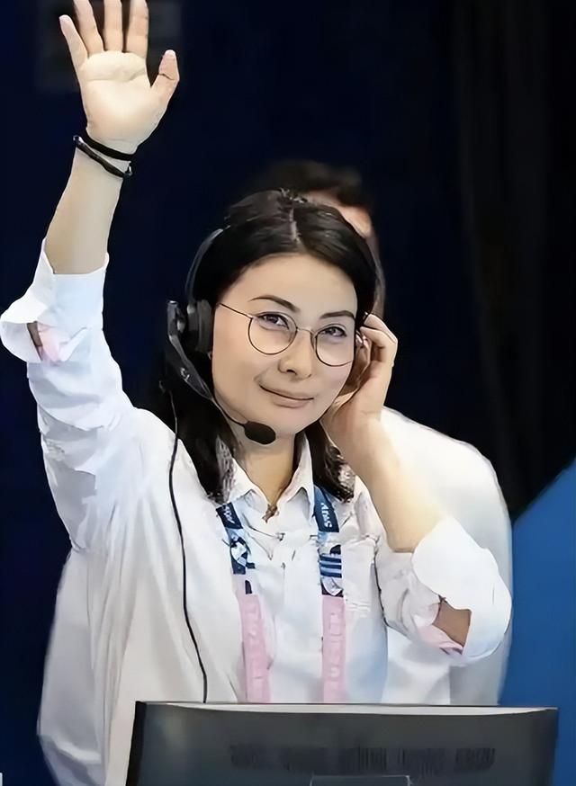 央视对郭晶晶的称呼变了，三字之差释放强烈信号，霍震霆全说对了