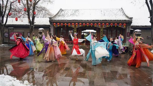 美出圈！春雪落正定，宛如童话世界