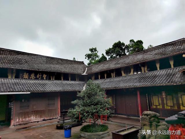 报国寺,从尘世走向净土的起点