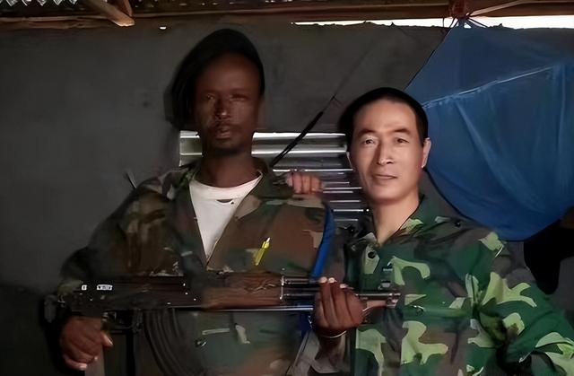 河南小伙在非洲14年，这里一夫多妻，男人只用玩，女人干活地位低