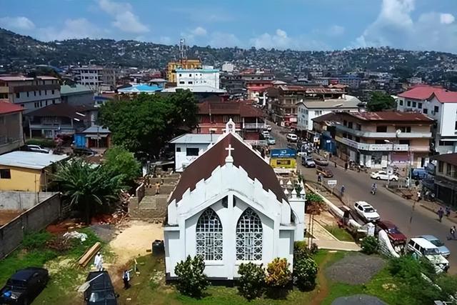 护林员徒手抗砍刀，非法建筑占公园，塞拉利昂生态旅游梦碎了？