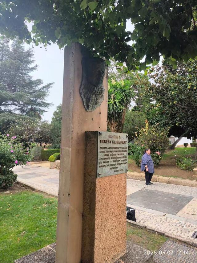 游览西班牙隆达悬崖小镇