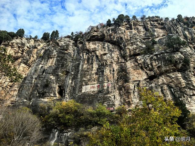 龙洞胜境尤奇崛