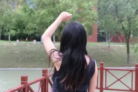 长腋毛的人和不长腋毛的人，到底哪个更好？天生不长腋毛3个原因图片