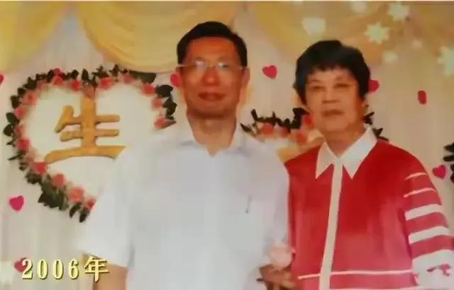 钟南山做梦也没想到，自己一把年纪的妻子，如今也开始为他争光了