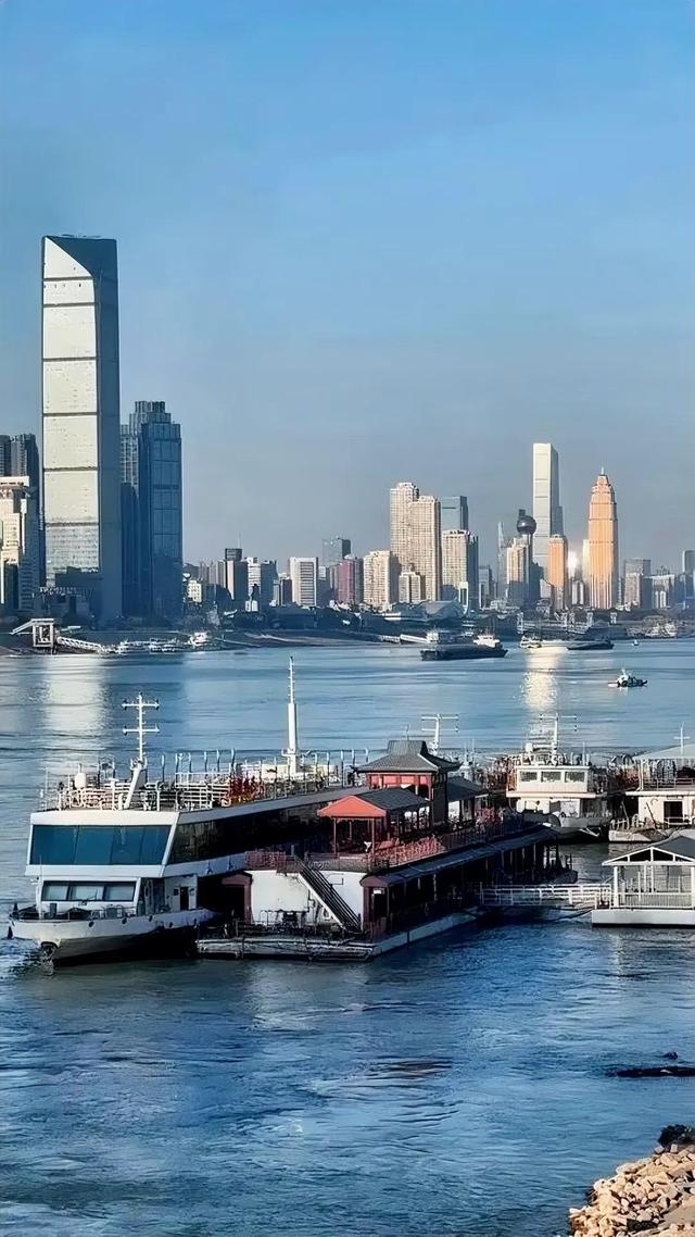 从广州去武汉住了一个月，真心话：差太远，但不是你想的那种