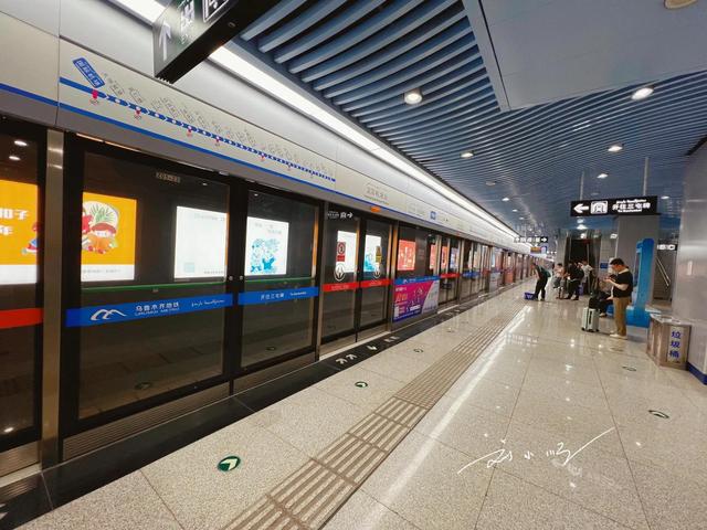 游客到乌鲁木齐旅游，乘坐地铁忍不住惊叹：原来新疆这么发达了！