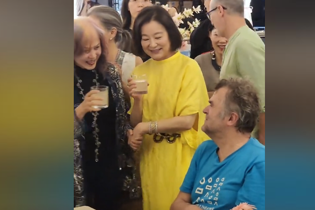当70岁林青霞和73岁朱琳站在一起，才知道什么叫做人间绝色