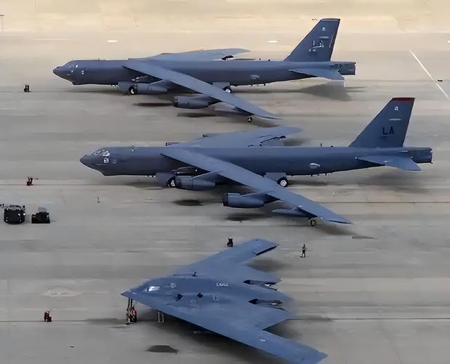 无风不起浪！B-52携神秘挂载低空亮相，推迟一年的LRSO原型曝光？