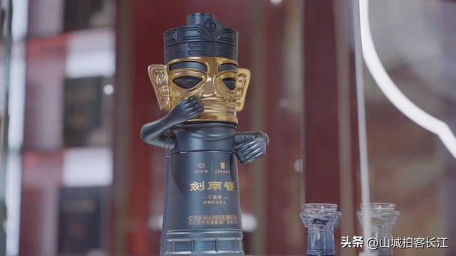 四川这座雪山下的历史文化名城，是著名的美酒之乡，你去过吗？