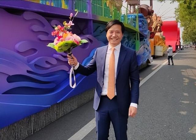 董明珠没想到，雷军受邀观礼阅兵半月多，竟再次令所有人刮目相看