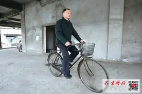38年前花半年工资买下的凤凰自行车，现在还能“上岗”图片