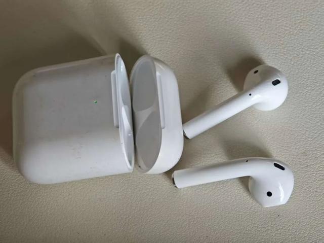 路上捡到苹果AirPods耳机，真假难辨！