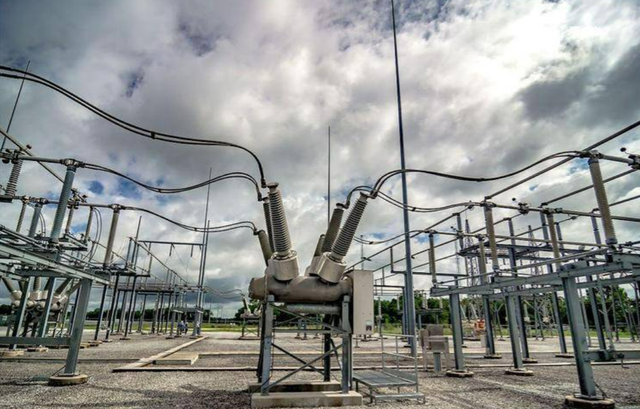 马斯克预言成真，全球争抢的不是芯片，而是中国20万一台的变压器