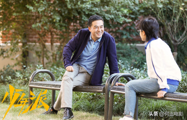 钱再多有什么用！55岁张嘉译现状曝光，病情严重到连走路都站不直